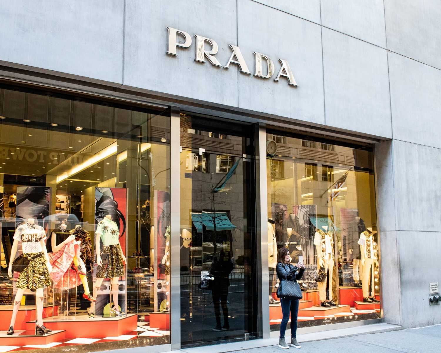 【品牌资讯】Prada将出售米兰盈利最低的店铺 涉资4000万欧元