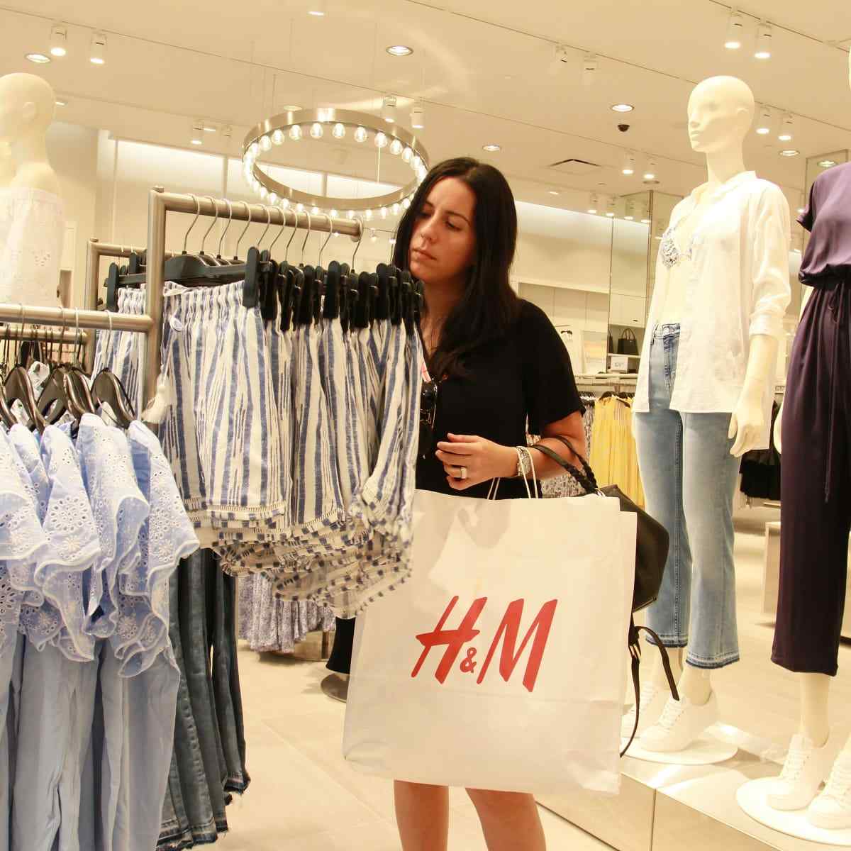 【行业资讯】消失在搜索栏的H&M，要靠姊妹品牌重生了？