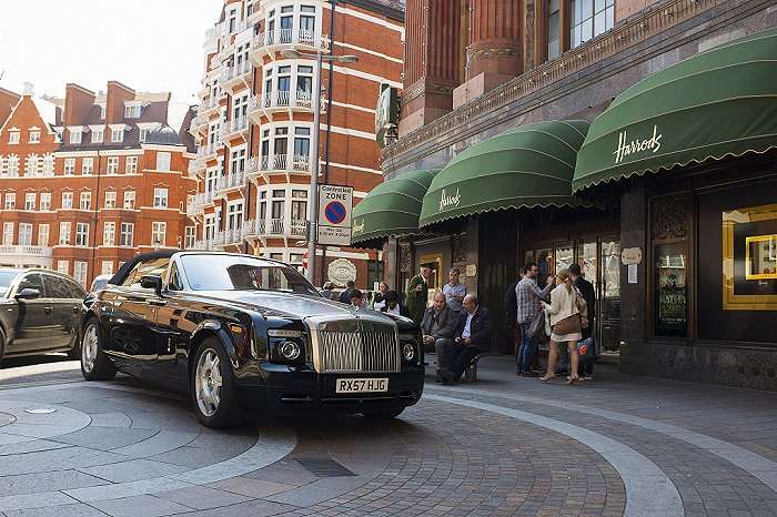 【品牌资讯】英国老牌百货哈罗德Harrods又坐不上全球最赚钱奢侈品百货的位置了